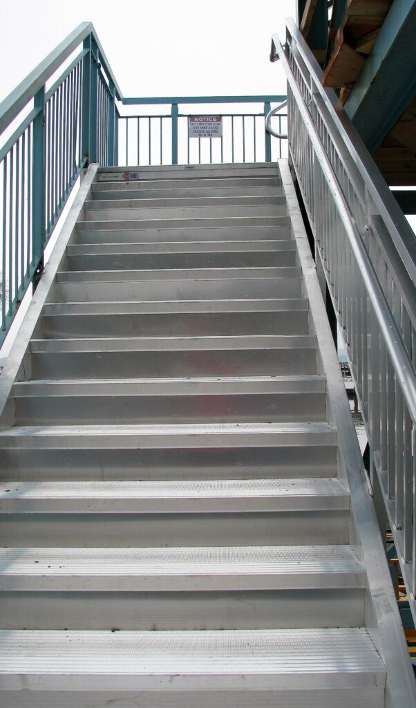 Modular Custom-Made Steps Installation