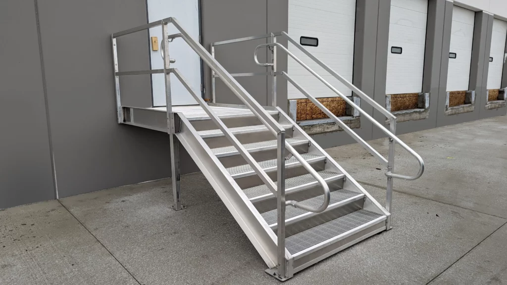 Dock Step with bar grating